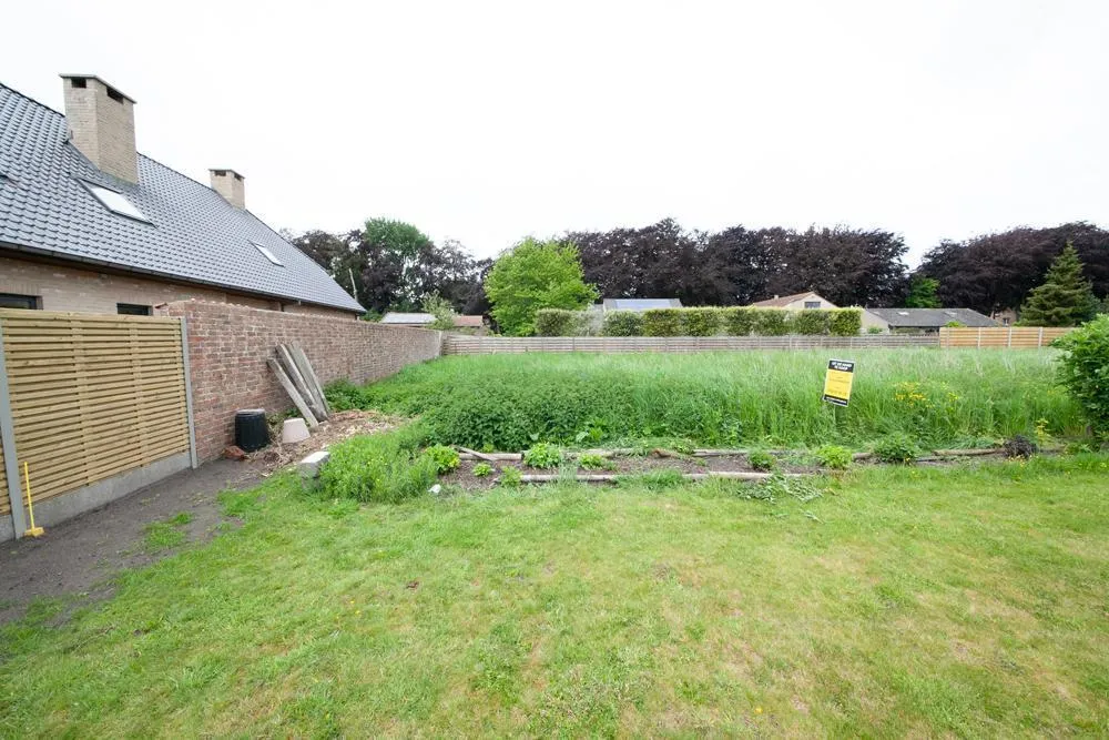 Jardin - Terrain à Bâtir avec Permis d'Urbanisation à Proximité
