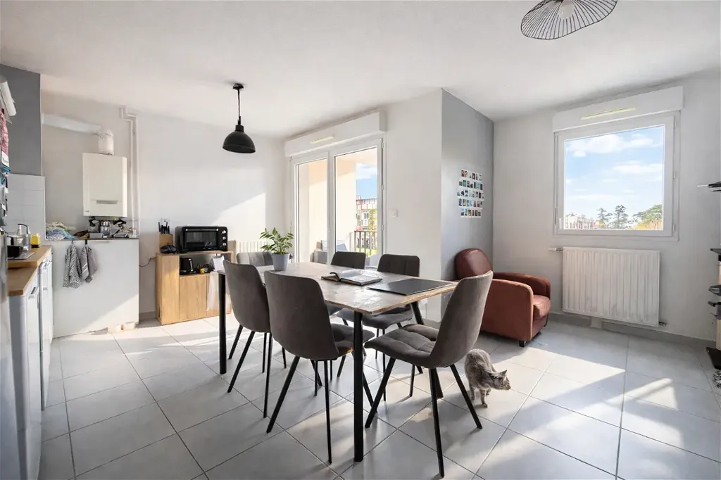 Salle à manger - Appartement 3 Pièces avec Balcon à Nantes