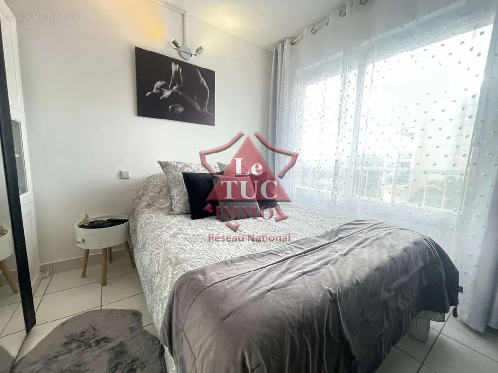 Chambres - Studio avec Parking dans Résidence Gardée près du Centre