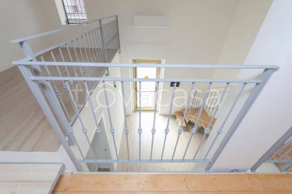 Pièces - Modern Loft with Dual Access in Turin