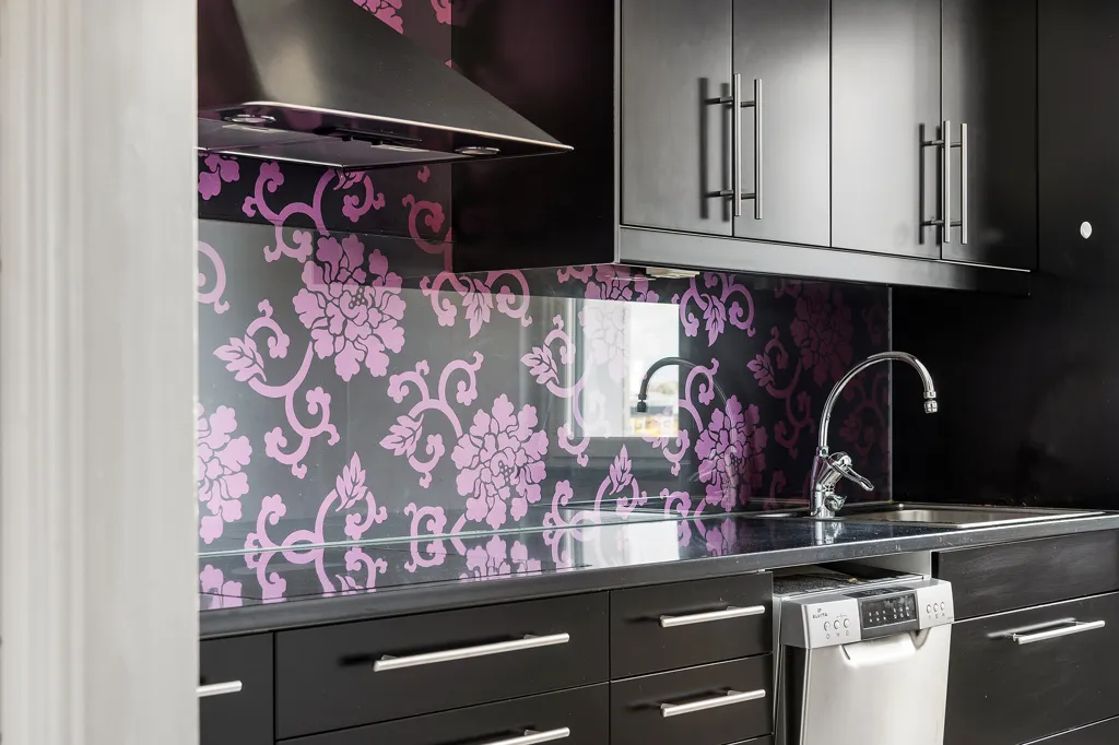 Kitchen - 3-Bedroom Apartment with Balcony in Sala