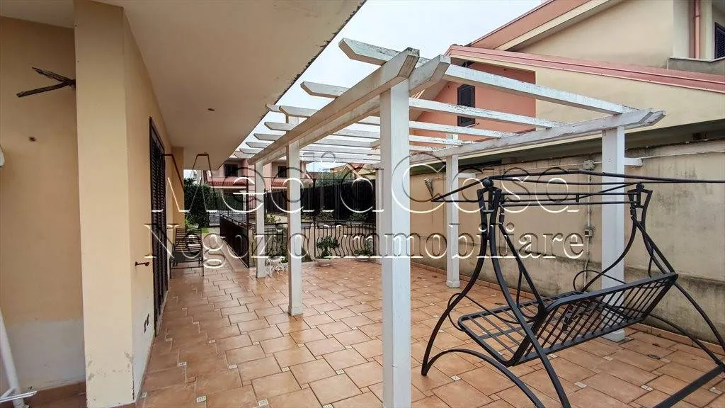 Terrasse - Elegant Villa with Private Garden in Teverola