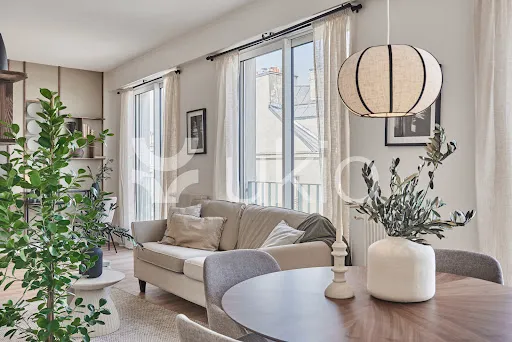 Living Room - Luxury Apartment with Central Heating in Paris 5th