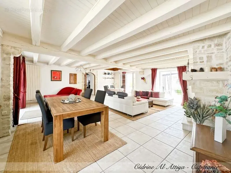Salle à manger - Propriété de Caractère avec Piscine à Saint-Xandre