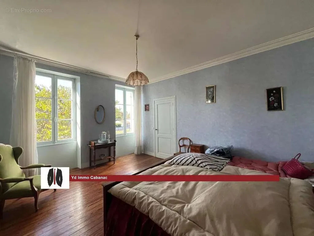 Chambres - Maison de Maître avec Dépendance à Landiras