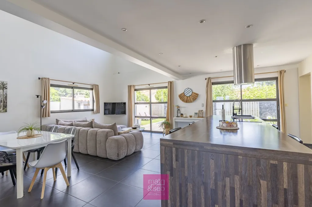 Cuisine - Villa Contemporaine avec Piscine entre Terre et Mer