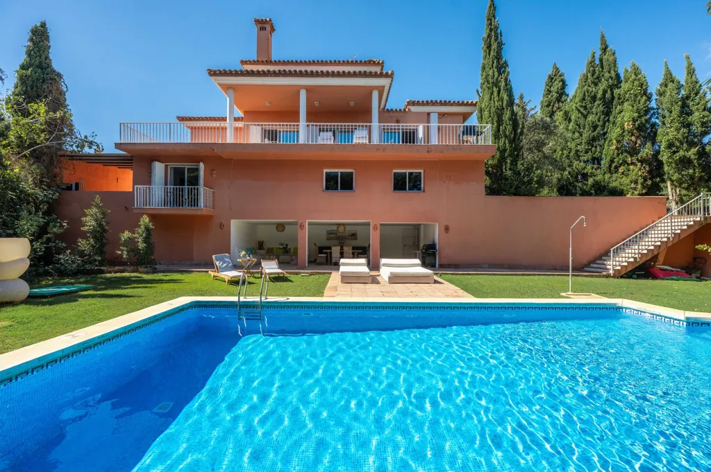 Pool - Andalusian Villa with Pool in Sotogrande