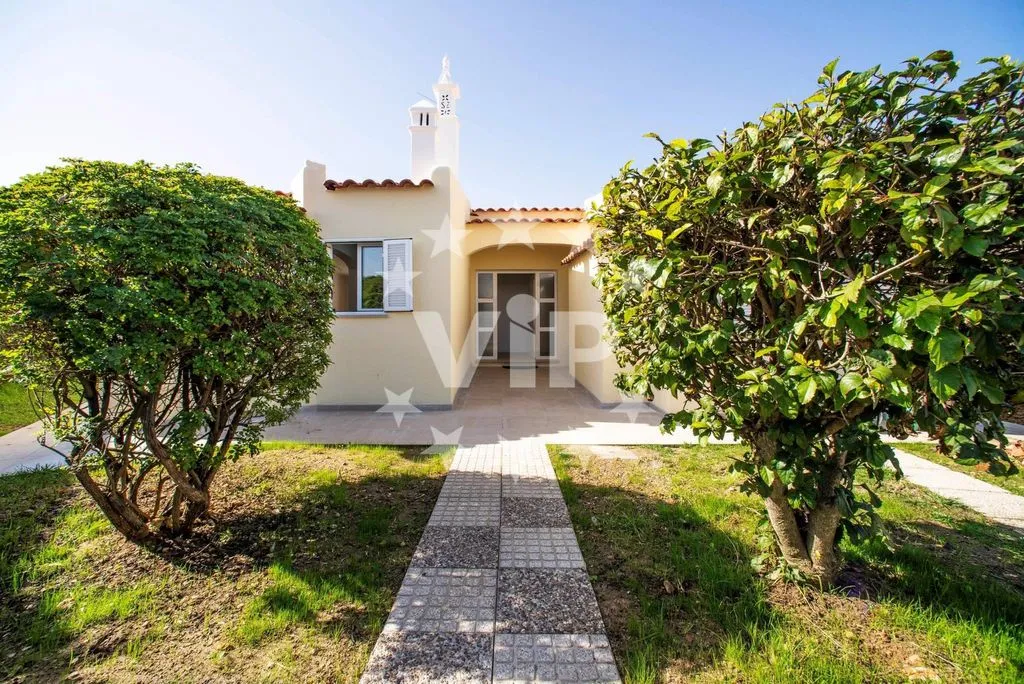 Aed - 4-Bedroom Villa with Pool in Albufeira