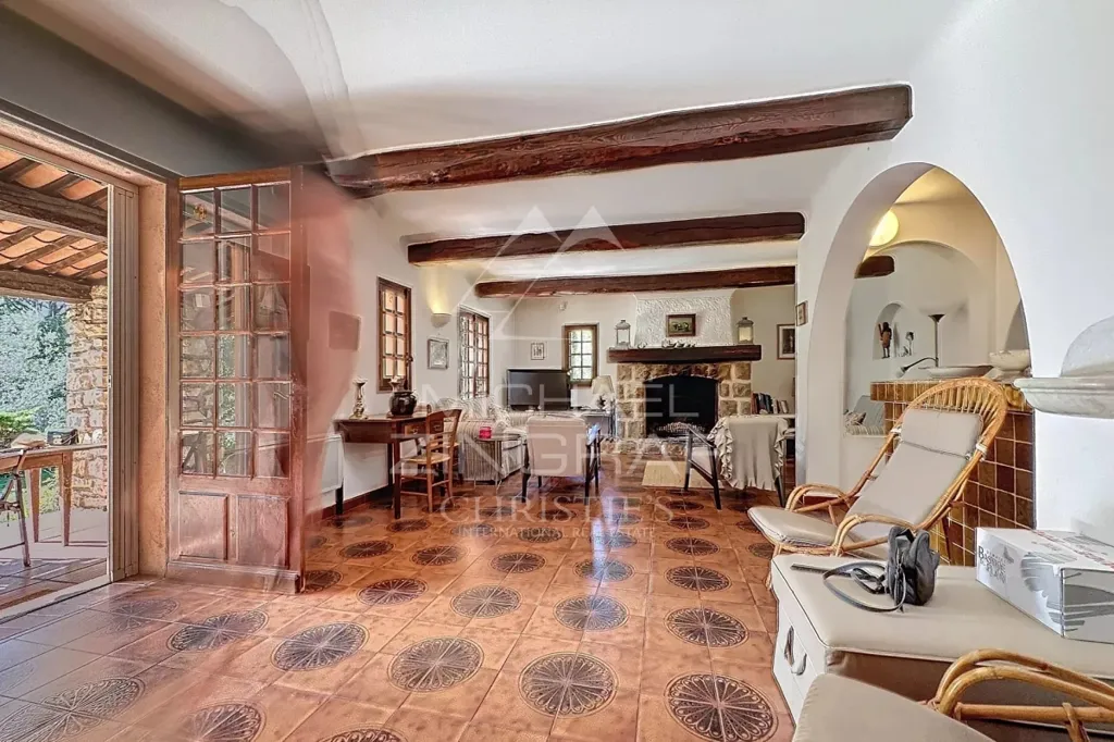 Elutuba - 11-Piece Villa with Equestrian Potential in Callas