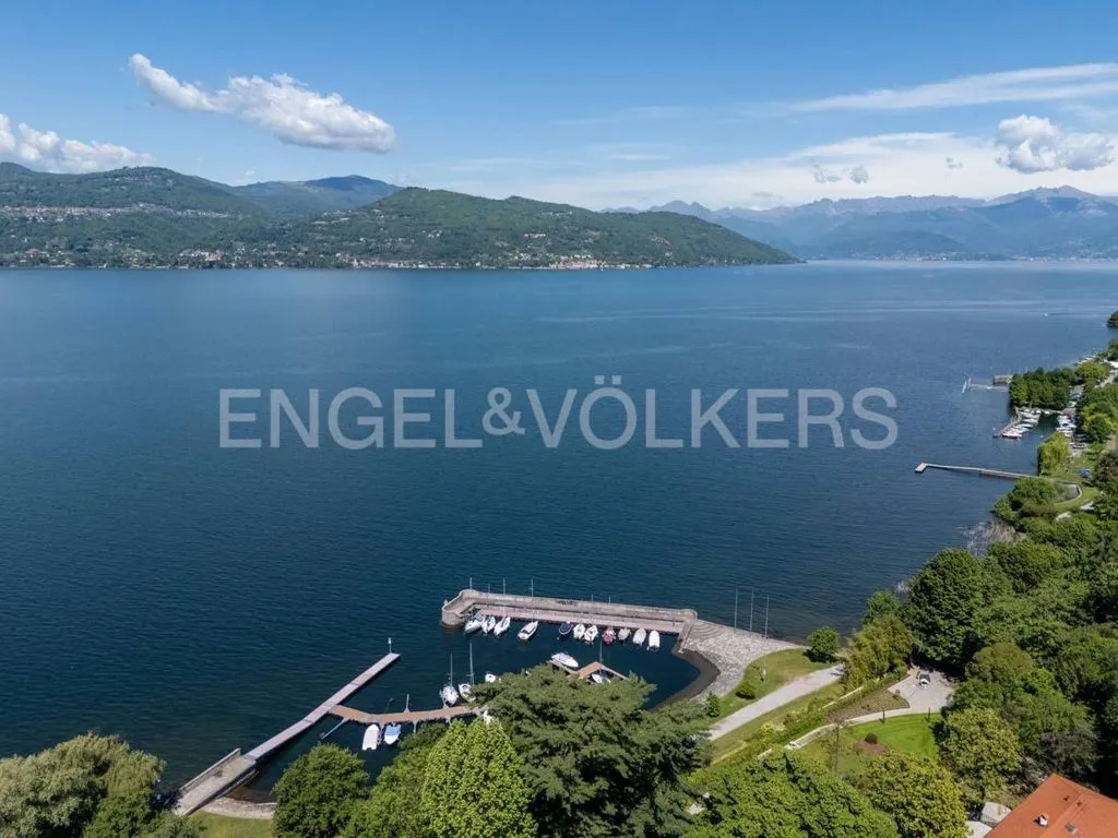 Luxury Villa with Lake View in Ispra