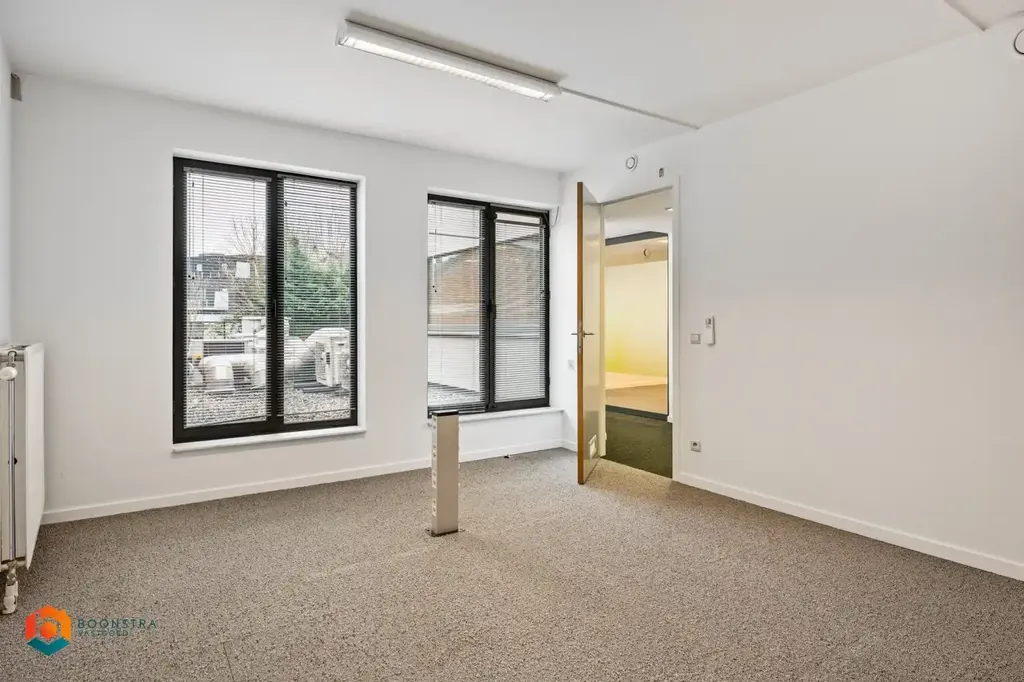Kabinet - Mixed-Use Property with Duplex in Putte Centre