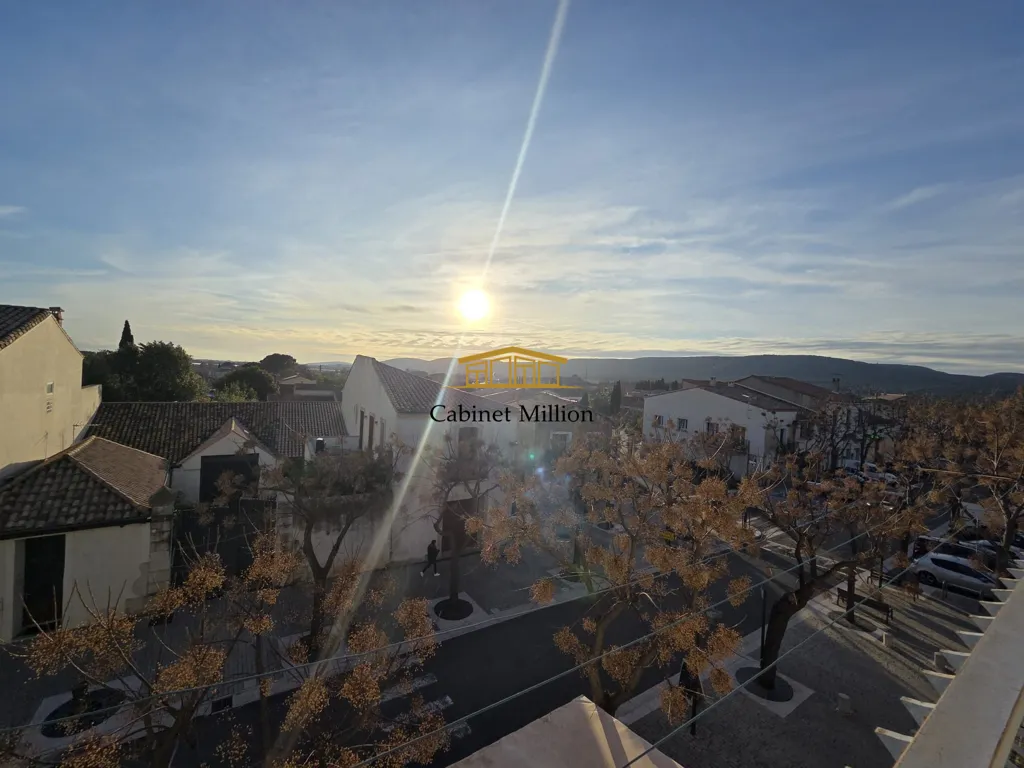 Charming 2-Bed Flat with Balcony in Vic-la-Gardiole