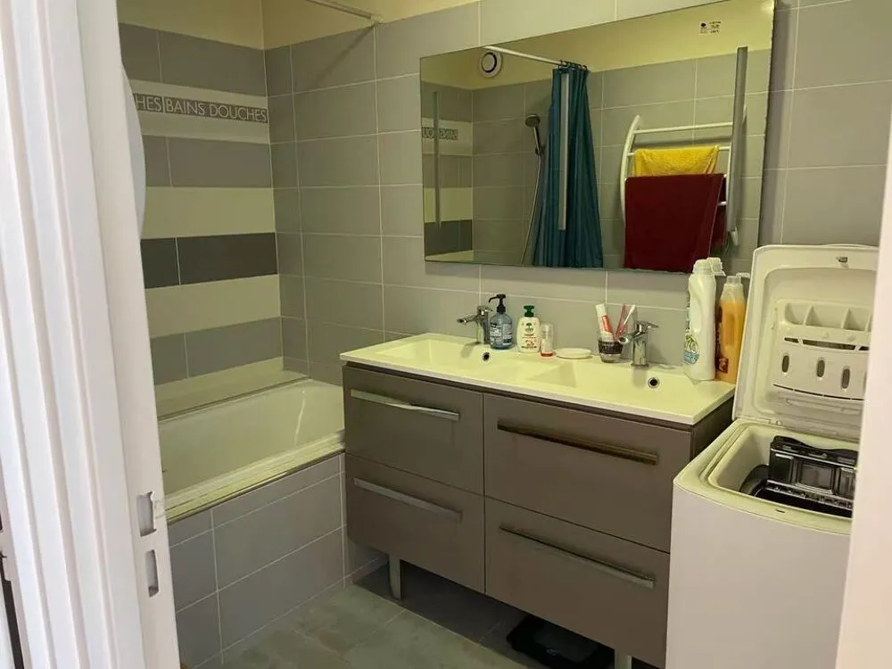 Bagni - Meubled 3-Bedroom Flat with Balcony in Courbevoie