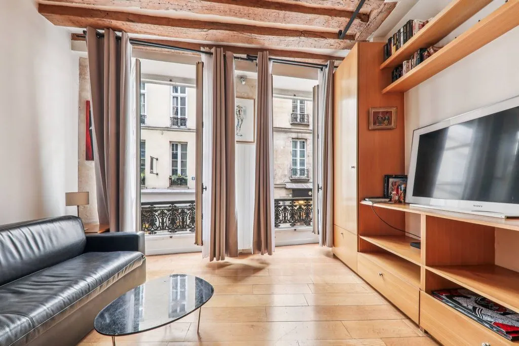 Elutuba - Studio Flat with Historic Charm in Saint-Germain