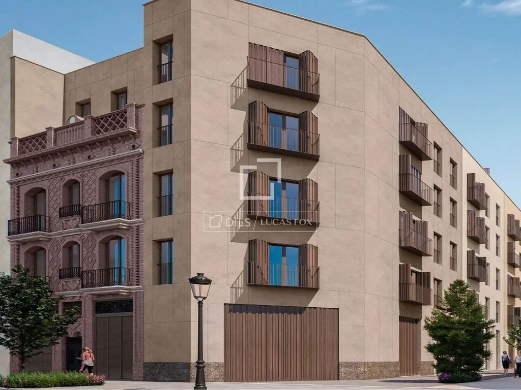 Contemporary Flat with Balconies in Valencia