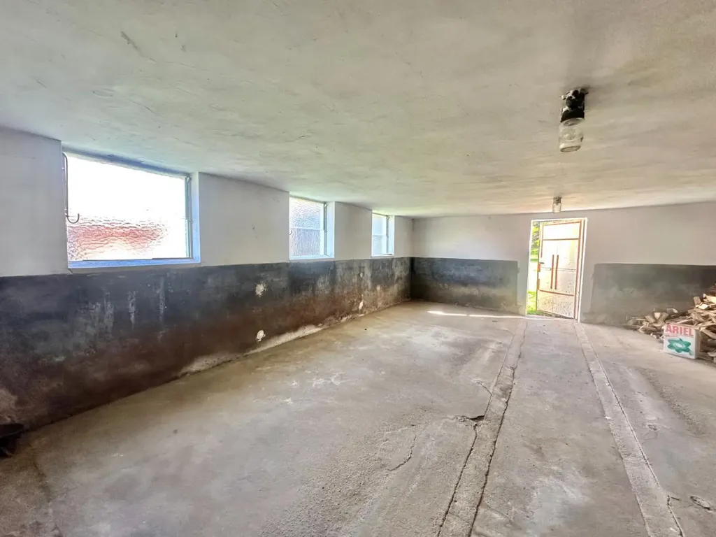 Garage - Versatile Farmhouse with Extensive Grounds in Prinzendorf