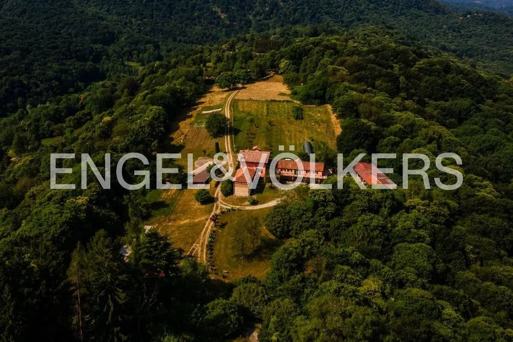 Õhuvaade - Historic Farmhouse with Panoramic Views in Castello Cabiaglio