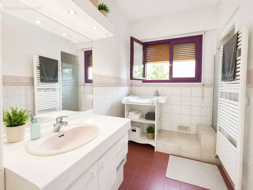 Vannitoad - Partially Renovated House with Garden in Béthune