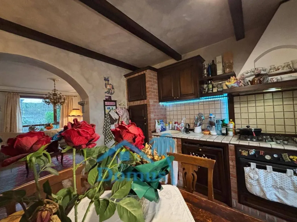 Cuisine - Villa with Garden and Fireplace in Pinerolo