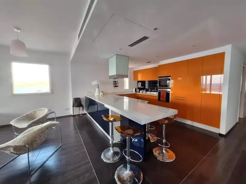 Köök - Waterfront Apartment with Sea View in Agosta