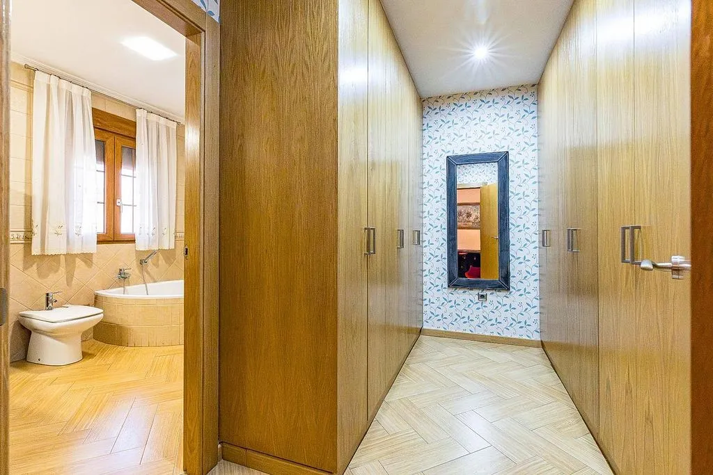 Bathrooms - Chalet with Andalusian Patio in Barriomar