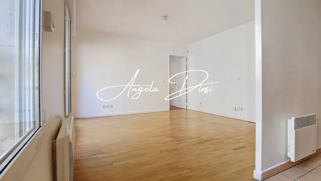 Pièces - Appartement avec Balcon et Parking à Antony
