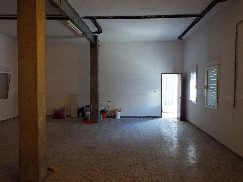 Garage - Spacious Apartment with Mountain View in Caudete