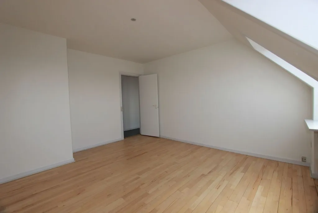 Rooms - Bright Apartment with Balcony in Willemoesgade