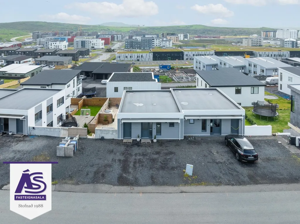 Vista aerea - Newly Built Duplex with Garden in Skarðshlíð
