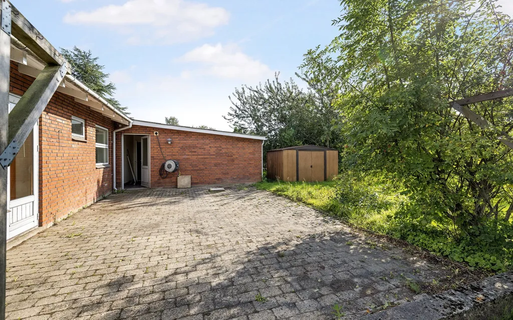 Garden - Ready-to-Move Villa with Garden in Skellerup