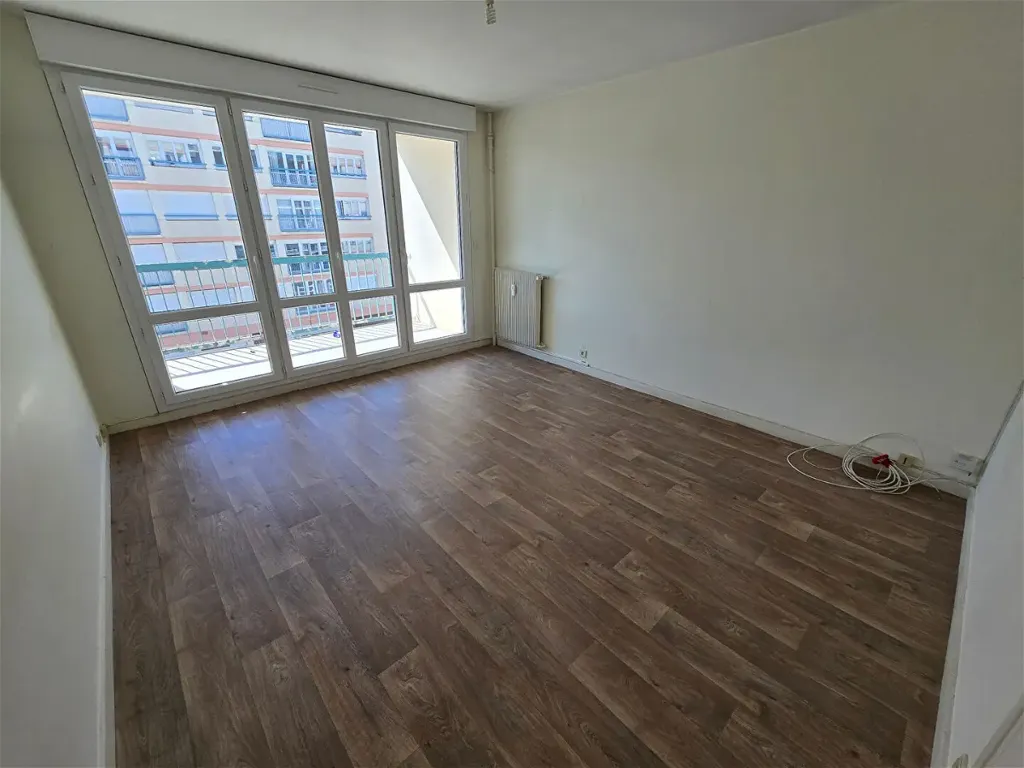 Toad - Bright 2-Bed Flat with Terrace in Troyes