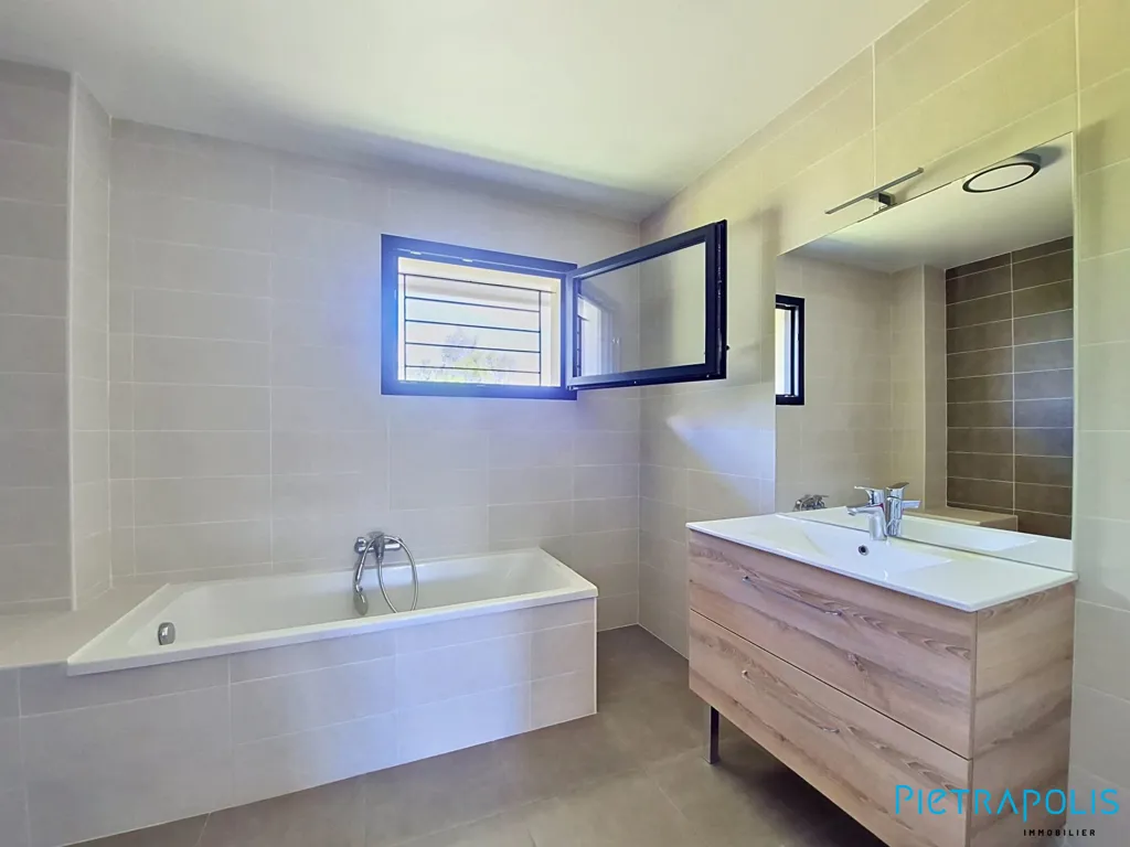 Salles de bain - Villa Contemporaine avec Vue Alpes à Challex