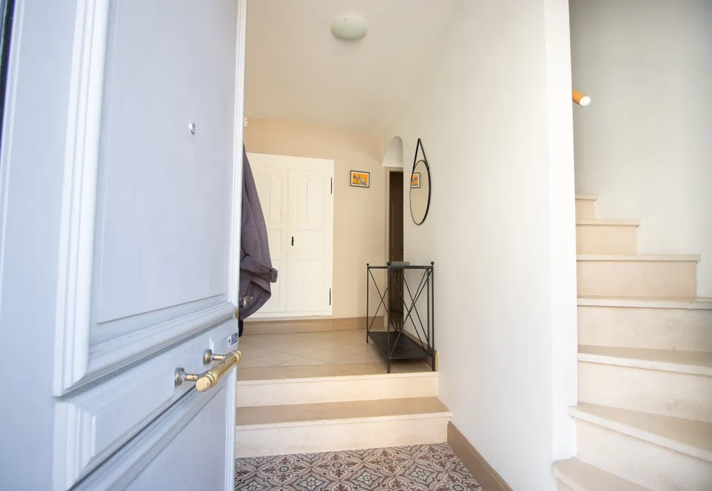 Ingresso - Fully Furnished Apartment with Large Windows in Bordeaux