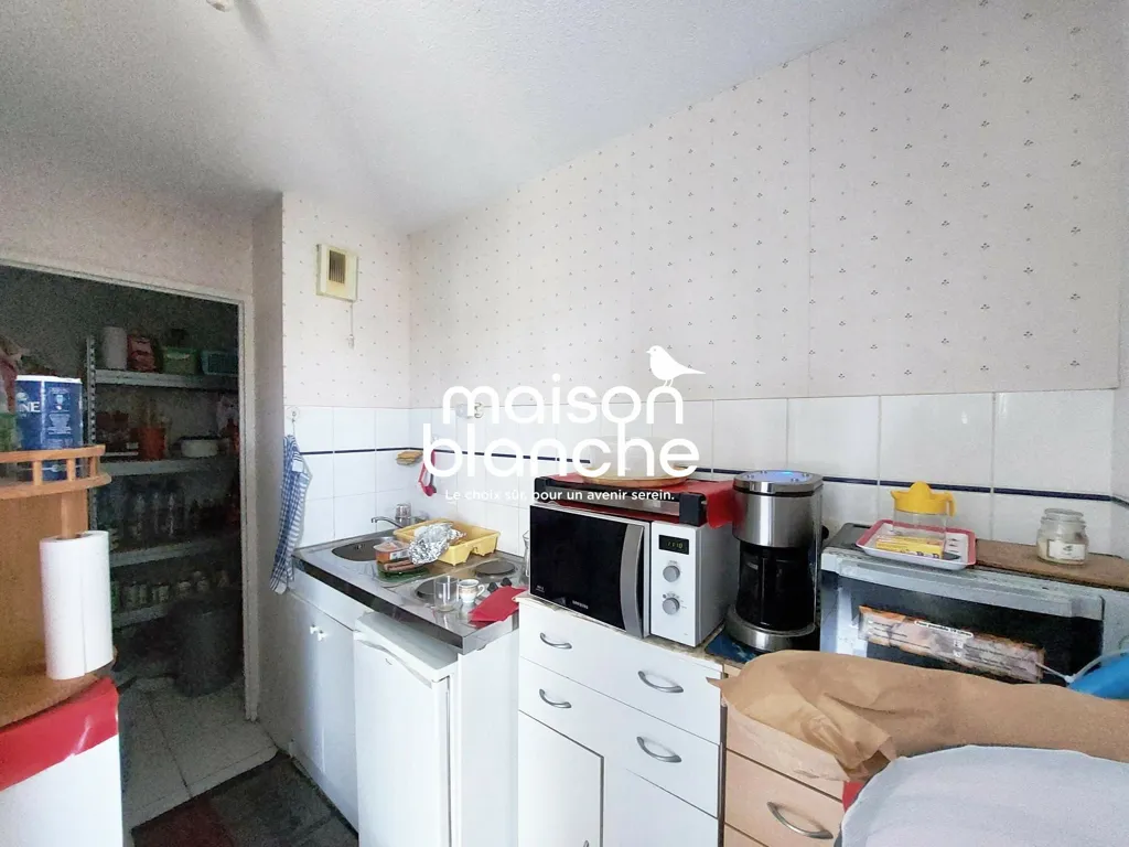 Kitchen - Modern Flat with Balcony in Parthenay