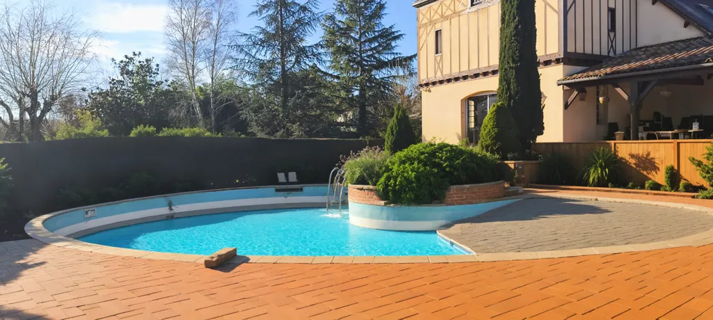 Piscine - Demeure de Caractère avec Piscine à Montpon-Ménestérol