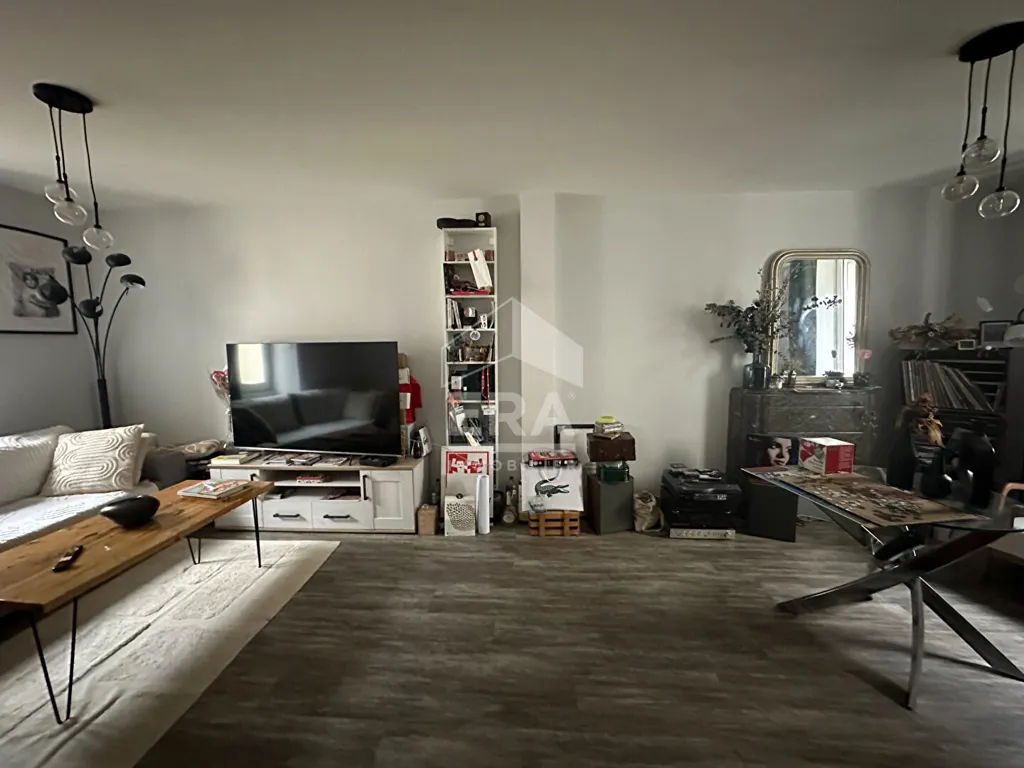 Séjour - Duplex Centre-Ville avec Commerce à Châteauroux