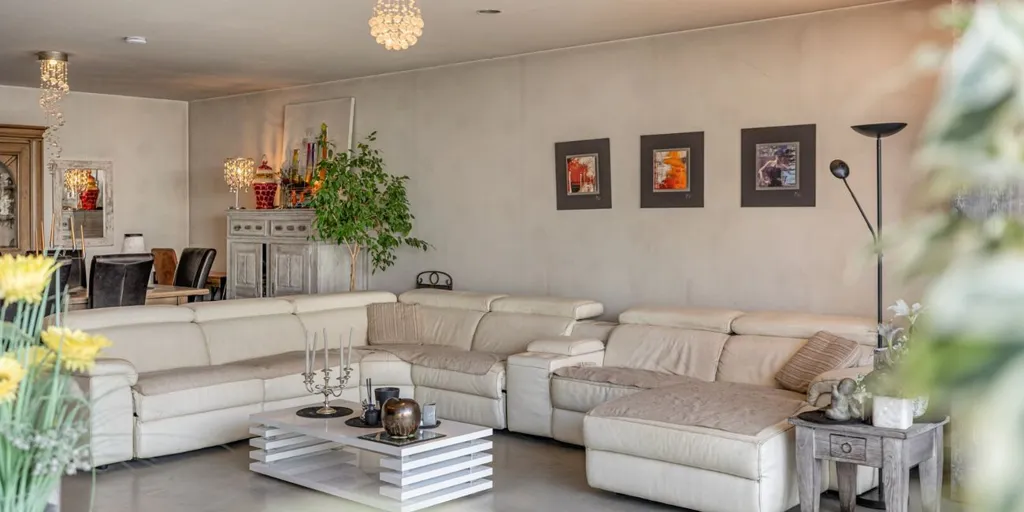 Séjour - Bâtiment Commercial avec Jardin près de Hasselt