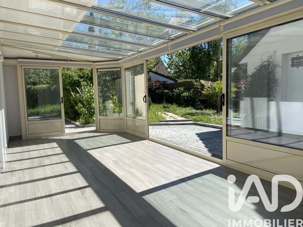 Terrasse - Maison de Plain-Pied avec Véranda à Semoy