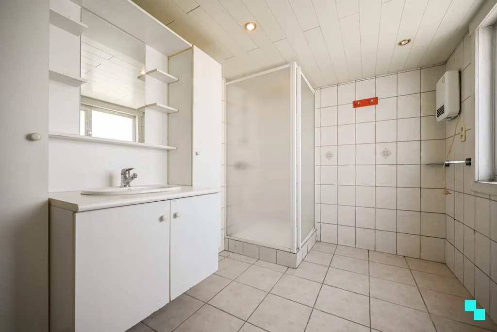 Bagni - Corner House to Renovate in Izegem
