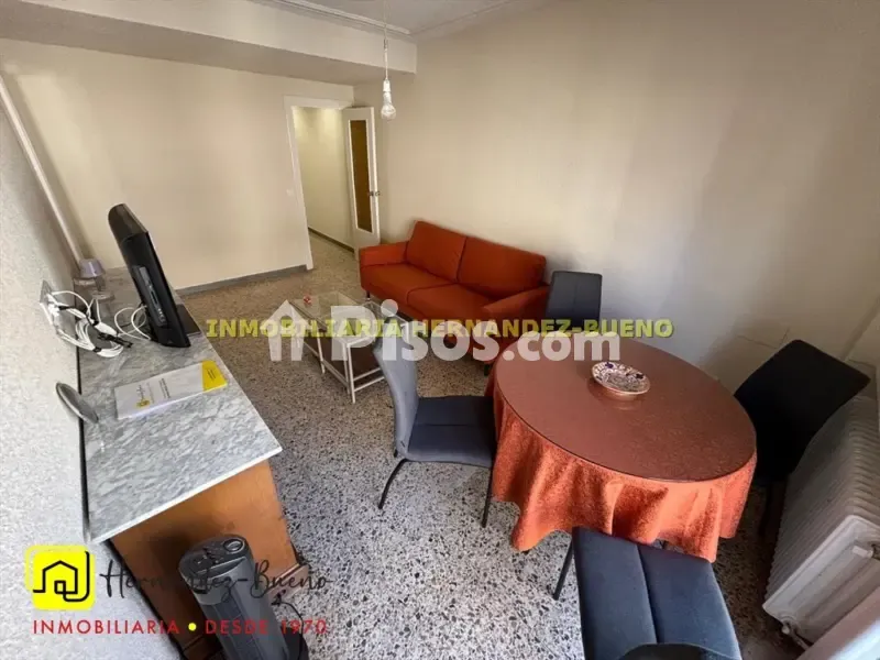 Söögituba - Student-Friendly Flat with Balcony in Semicentro