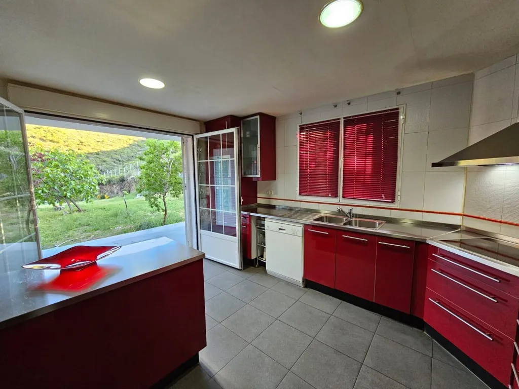 Kitchen - Chalet with Pool in Sierra Norte, Madrid