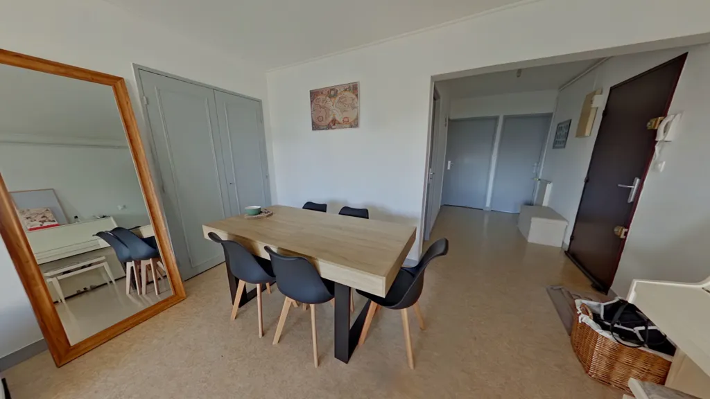 Söögituba - Renovated 2-Bed Flat with Balcony in Châtellerault