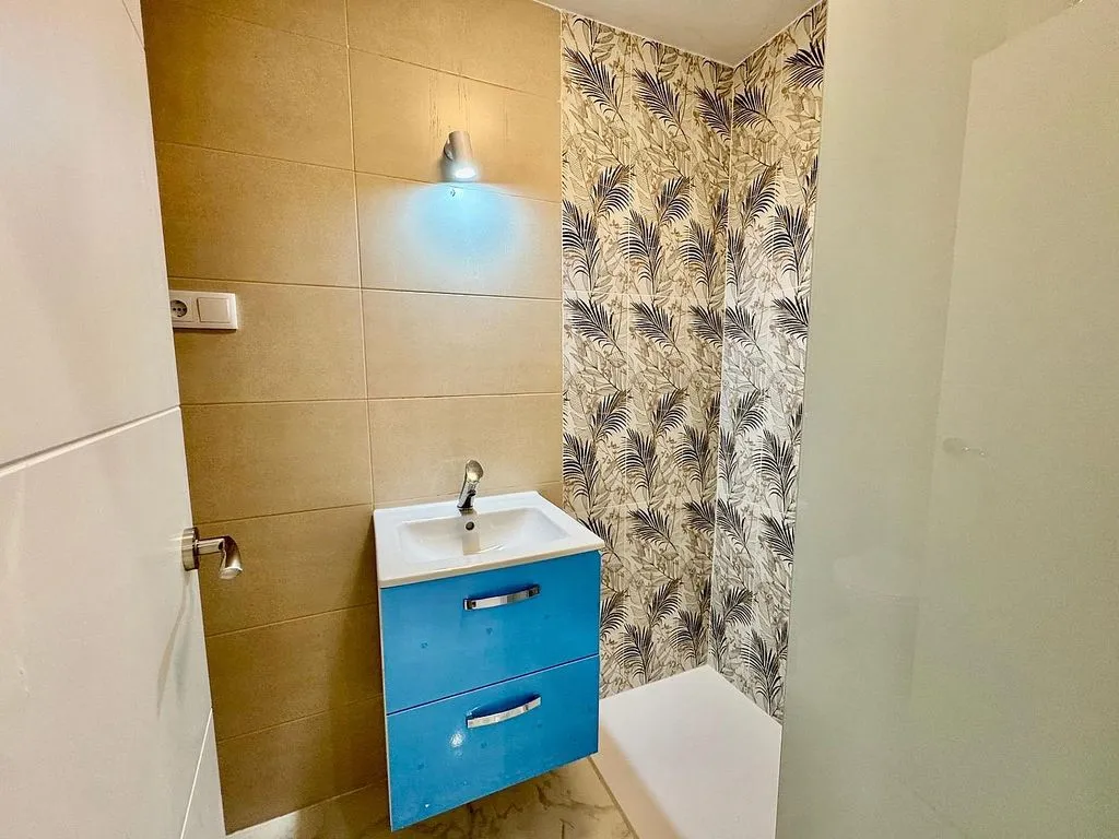 Bathrooms - Modernised Apartment with Terrace in Torrevieja Centre