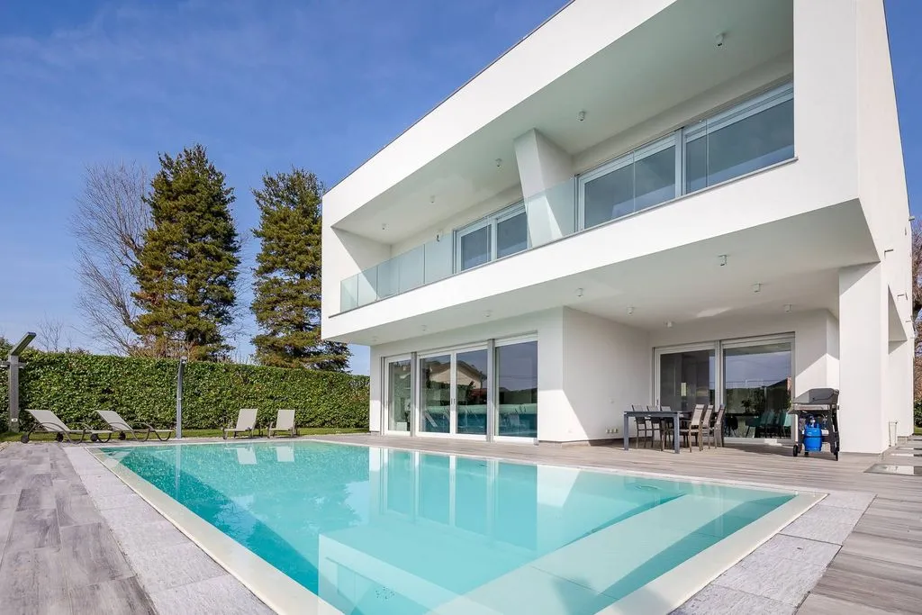 Piscine - High-Tech Villa with Pool in Guanzate