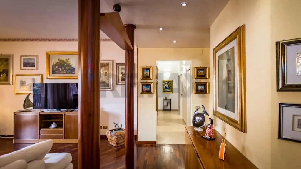 Esik - Spacious Apartment with Balcony in Palermo
