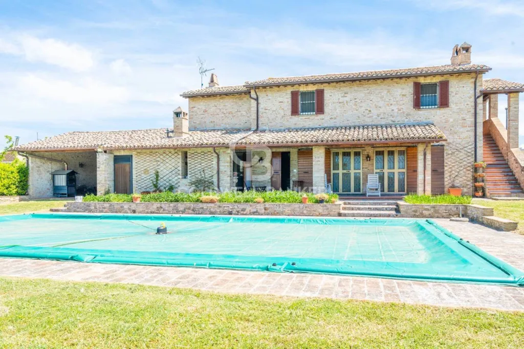 Bassein - Villa with Pool in Monte Pennino
