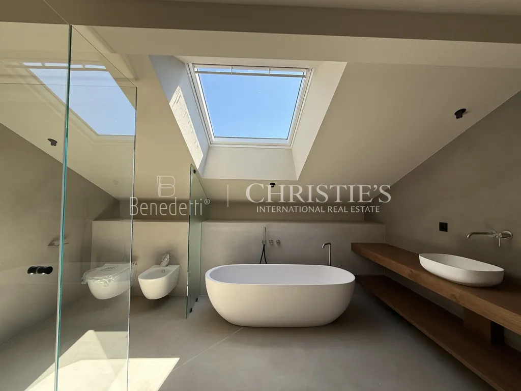 Bathrooms - Luxury Apartment with Dolomite Views on Ritten
