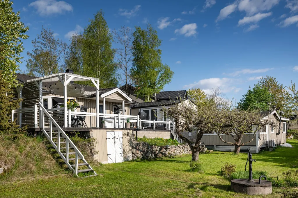 Extérieur - Three-Unit Property with Garden in Stäket