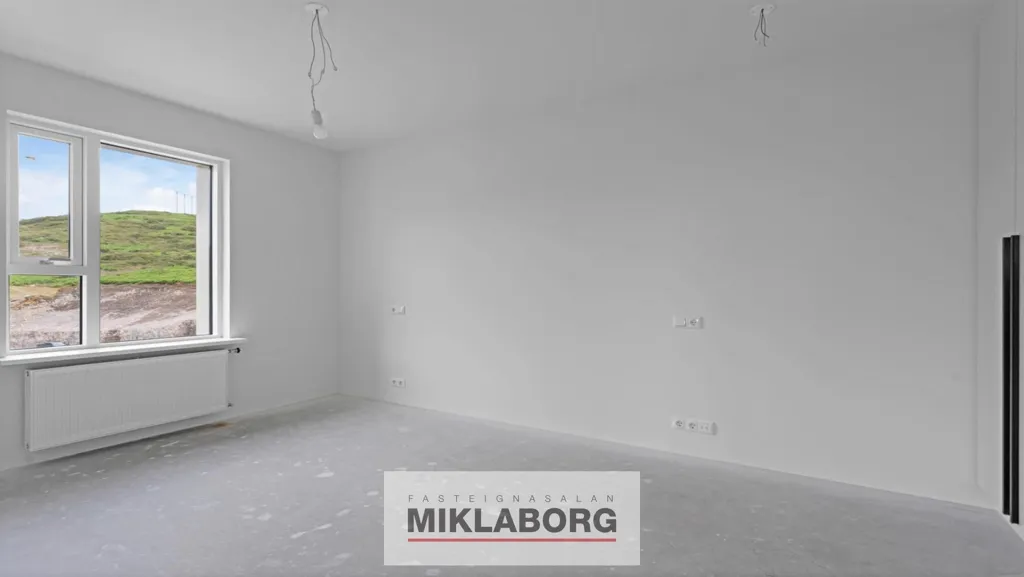 Pièces - Five-Storey Apartment with Balcony in Hafnarfjörður