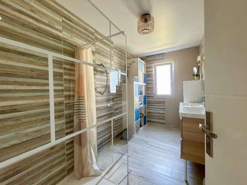 Salles de bain - Maison Neuve avec Terrasse à Marsat